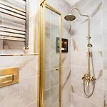Begonville Corner Hotel *