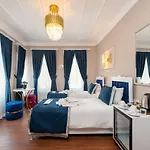 Begonville Corner Hotel *