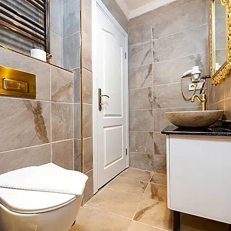 Begonville Corner Hotel *