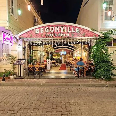 Begonville Corner Hotel *
