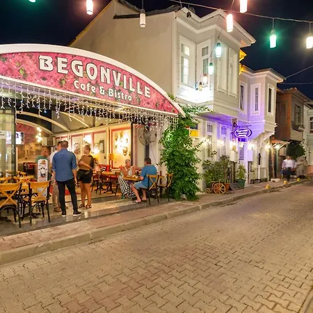 Begonville Corner Hotel *