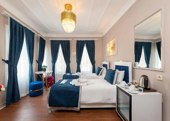 Begonville Corner Hotel *