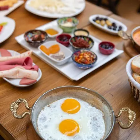 Begonville Corner Hotel *